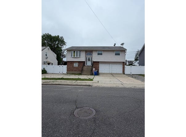 189 Elizabeth Ave, Oceanside, NY 11572