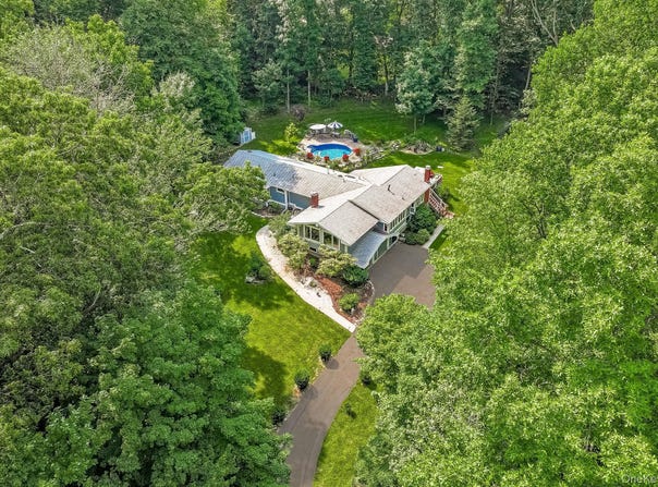 10 Longbow Road, Suffern, NY 10901