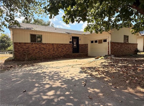 1520 Dechard ST, Van Buren, AR 72956