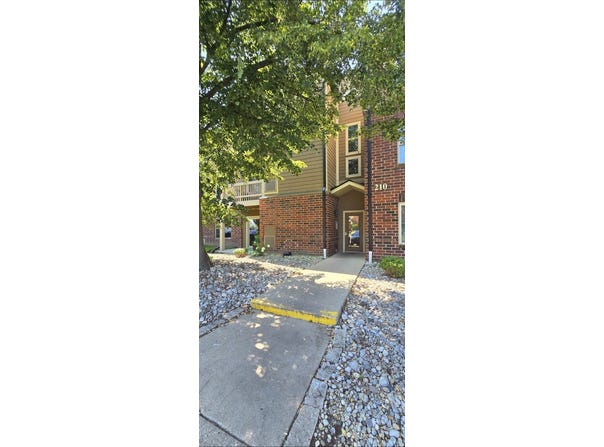 210 Glengarry Drive, Bloomingdale, IL 60108