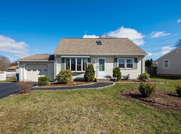 173 Weeden Drive, Warwick, RI 02818