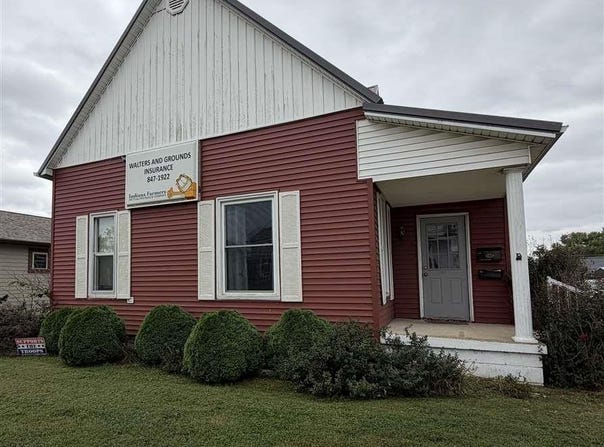 909 NE A Street, Linton, IN 47441