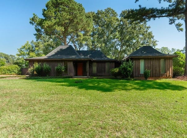 1521 Old Amy RD, LAUREL, MS 39440