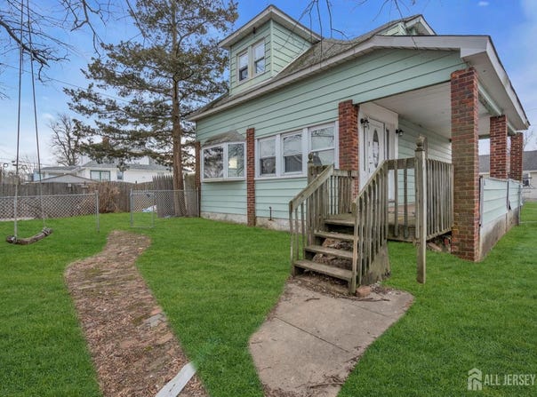 26 Murray Lane, Keansburg, NJ 07734