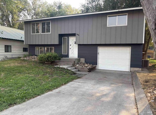 385 S 5th E, Mountain Home, ID 83647