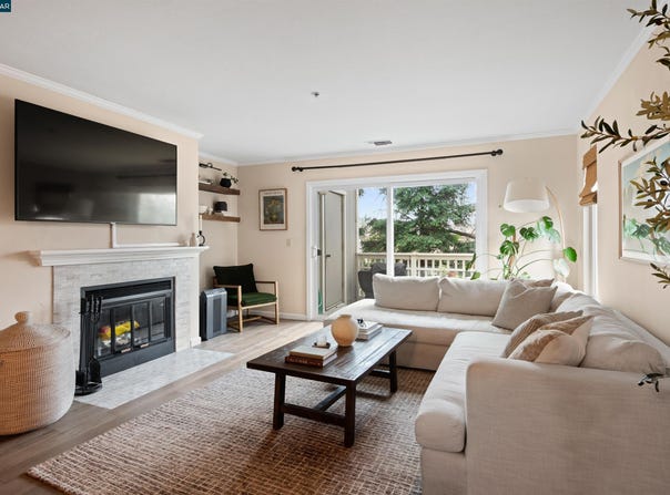 2721 Oak Rd, Walnut Creek, CA 94597