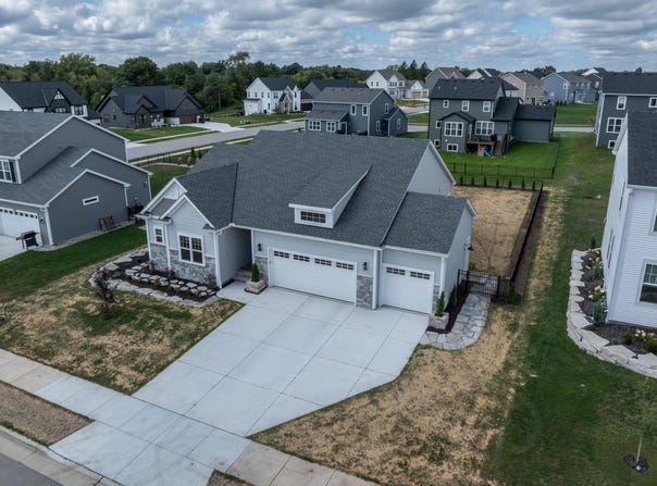 1378 Olde Highlander Dr, Oconomowoc, WI 53066