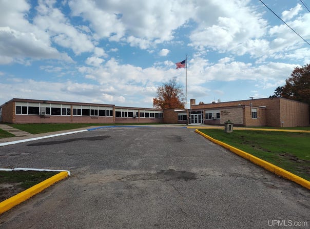 3257 US2 Highway, Iron River, MI 49935
