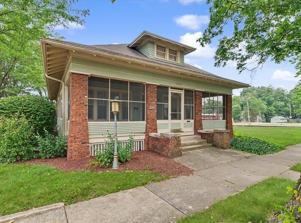 202 E Washington Street, Monticello, IL 61856