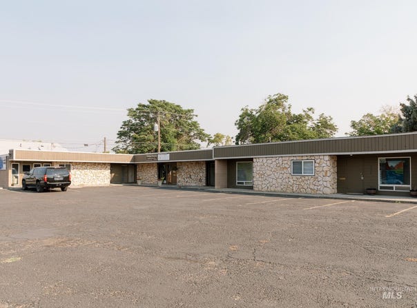 992 W Idaho, Ontario, OR 97914