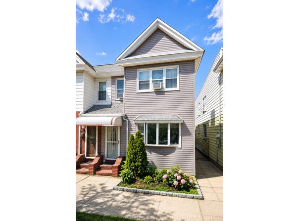 69-11 58th Rd, Maspeth, NY 11378