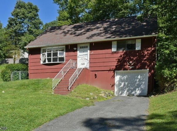 194 Tomahawk Trl, Byram Twp., NJ 07871-2822