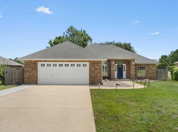 2704 Creeks Edge Ln, Navarre, FL 32566