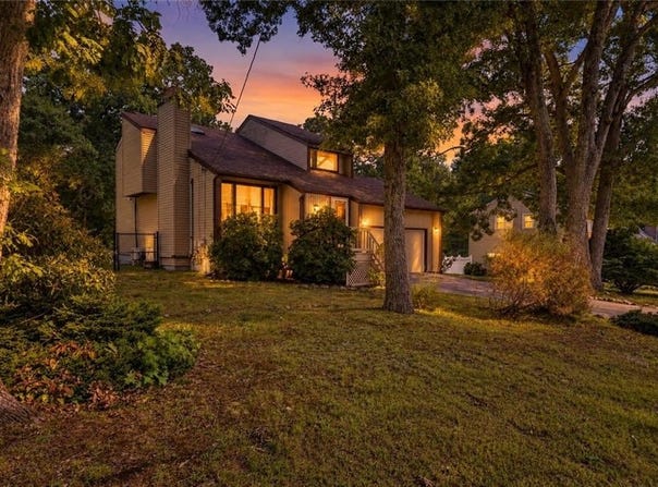 9 Eastgate Drive, Coventry, RI 02816