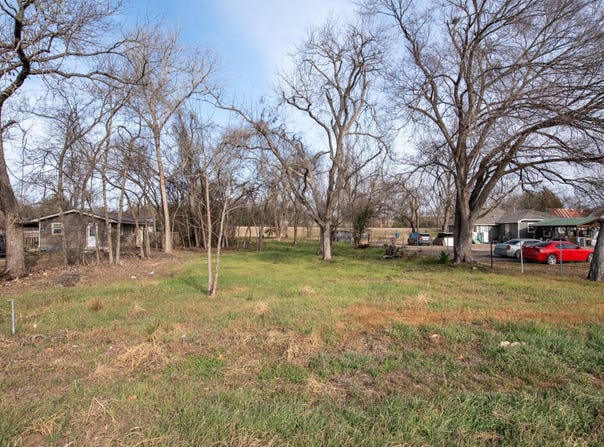 418 S Avenue D, Elgin, TX 78621