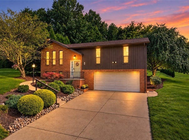 29 Lakeview Dr, Carroll Twp, PA 15063