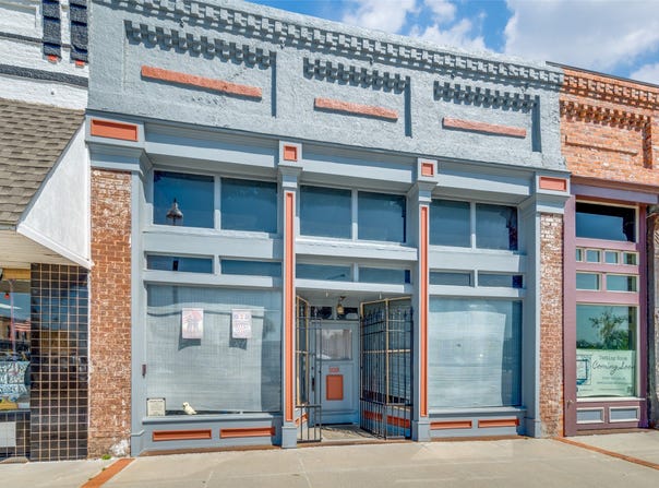 109 S Jefferson Street, Pilot Point, TX 76258