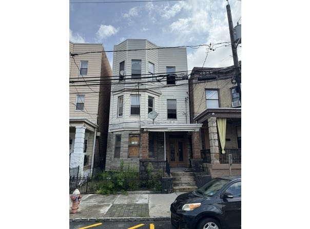 218 MAPLE ST, Weehawken, NJ 07086
