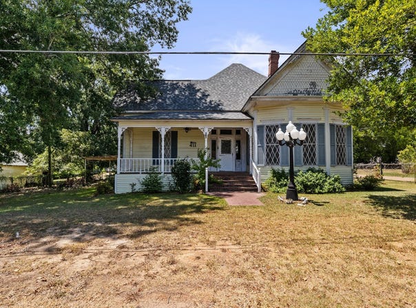 411 ELLIS, Hughes Springs, TX 75656
