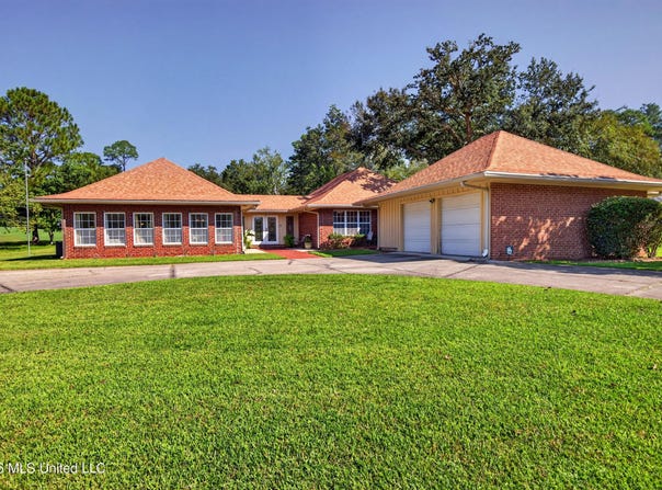 56113 E Diamondhead Drive, Diamondhead, MS 39525