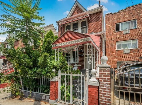 865 E 215th Street, Bronx, NY 10467