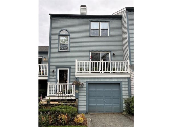 1 Willow Glen Circle, Warwick, RI 02889