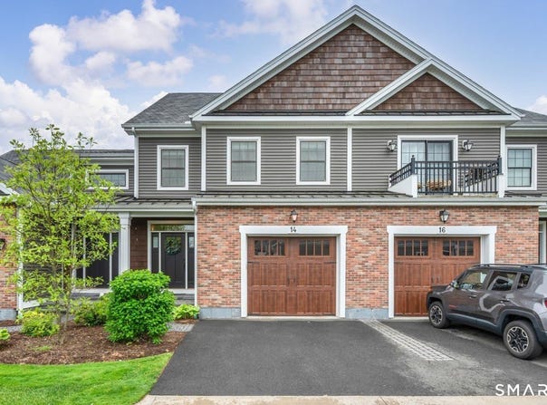 14 Yorkshire Court, Farmington, CT 06032