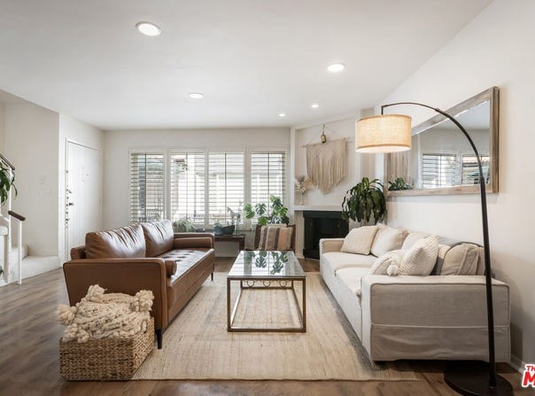 14332 Dickens St, Sherman Oaks, CA 91423