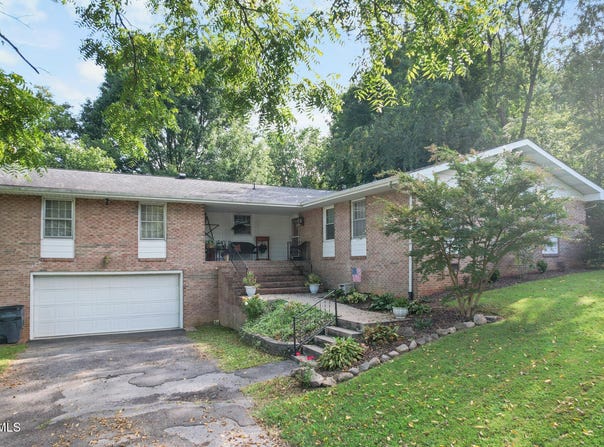 101 Meadowcrest Drive, Bristol, TN 37620