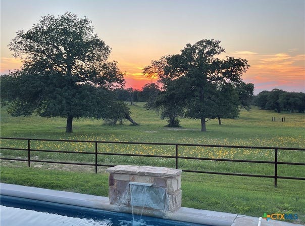 494 Flash Circle, Luling, TX 78648