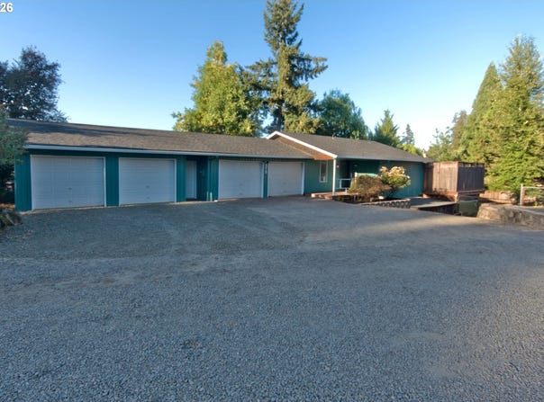 575 S 70TH St, Springfield, OR 97478