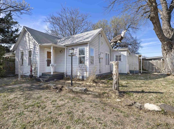 408 E Jackson St, Sterling, KS 67579