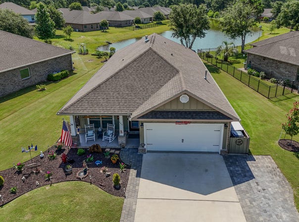 240 Whitman Way, Freeport, FL 32439