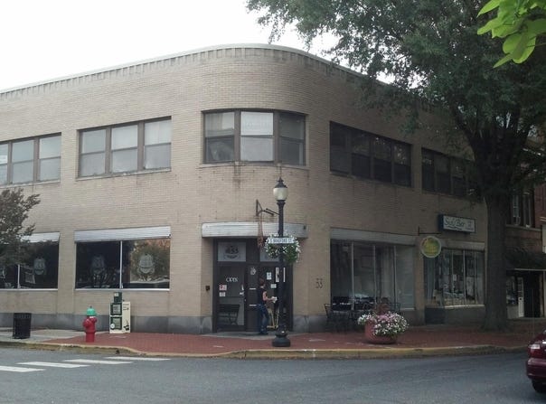 33 W LOOCKERMAN Street, DOVER, DE 19901