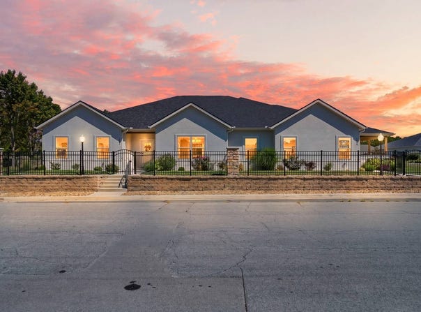 1908/1910 Buena Vista, Carthage, MO 64836