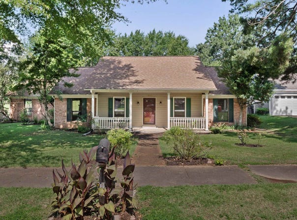 1023 HUNTERS POINT Dr, Memphis, TN 38018