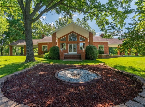 208 Silver Bullet Drive, Carbondale, IL 62901