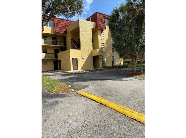 3253 Foxcroft Road, Miramar, FL 33025