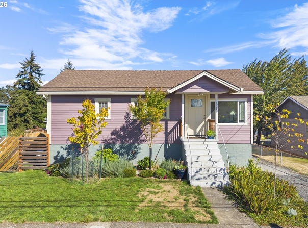 390 S 7TH St, StHelens, OR 97051
