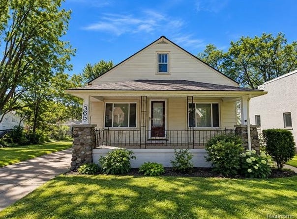 365 Voorheis Street, Pontiac, MI 48341