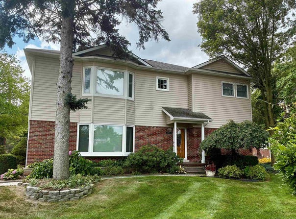 28900 S River Road, Harrison Twp, MI 48045