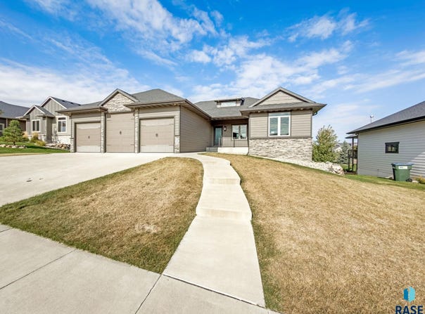 7305 S Kenton Ln, Sioux Falls, SD 57108