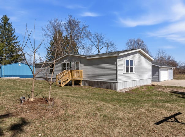 W8418 Hemlock Rd, Beaver Dam, WI 53916