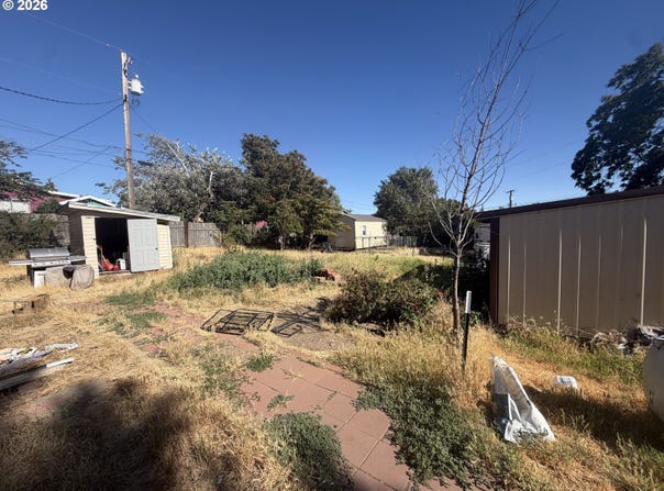 204 CHESTNUT St, Murdock, WA 98635