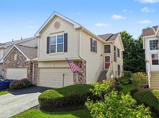 2410 Georgetown Circle, Aurora, IL 60503