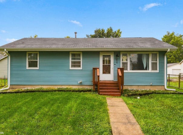 208 Middle St, Mediapolis, IA 52637