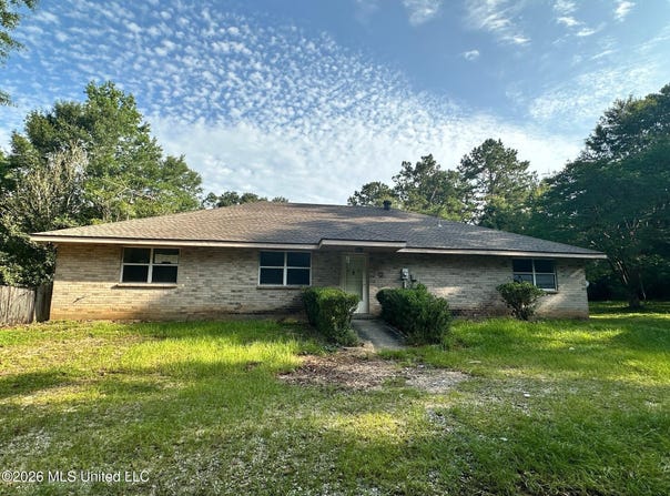 68 Preacher Hill, Picayune, MS 39466
