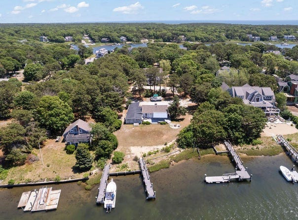 379 Monomoscoy Road, Mashpee, MA 02649