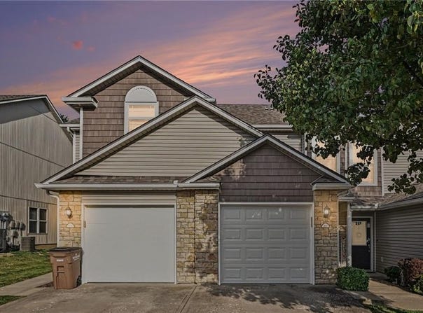 210 Pointe Lane, Raymore, MO 64083