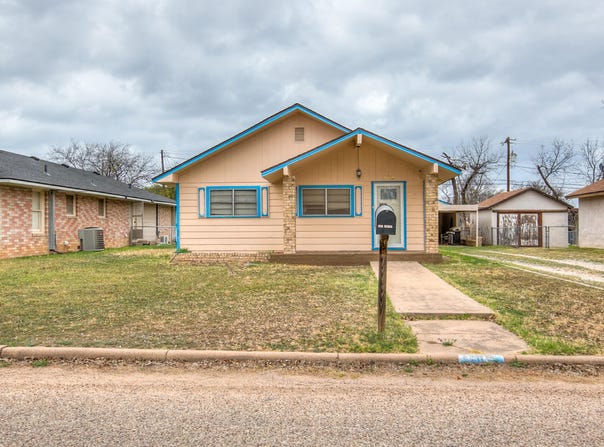 308 Sharp Avenue, Ballinger, TX 76821